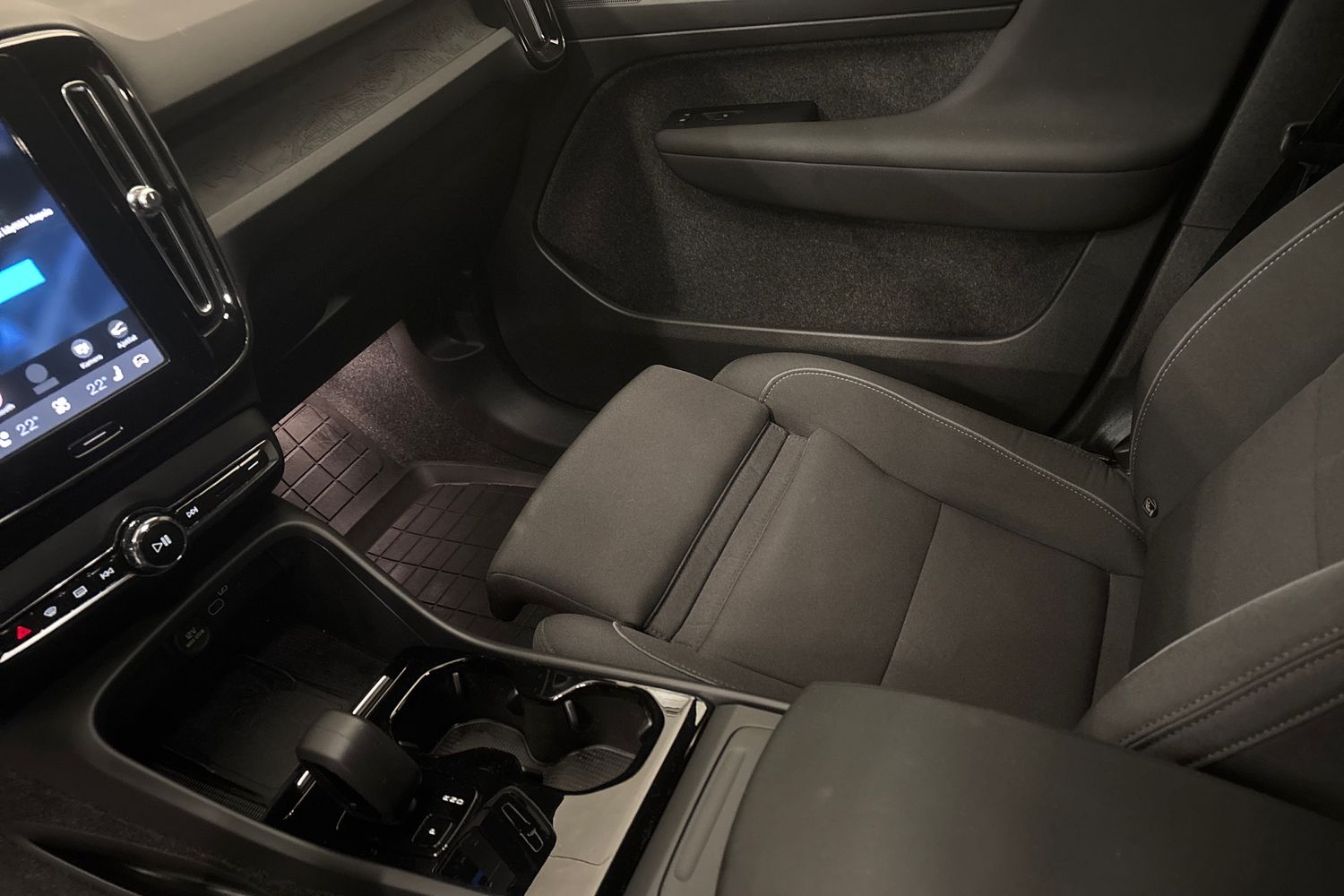 VOLVO XC40 2023