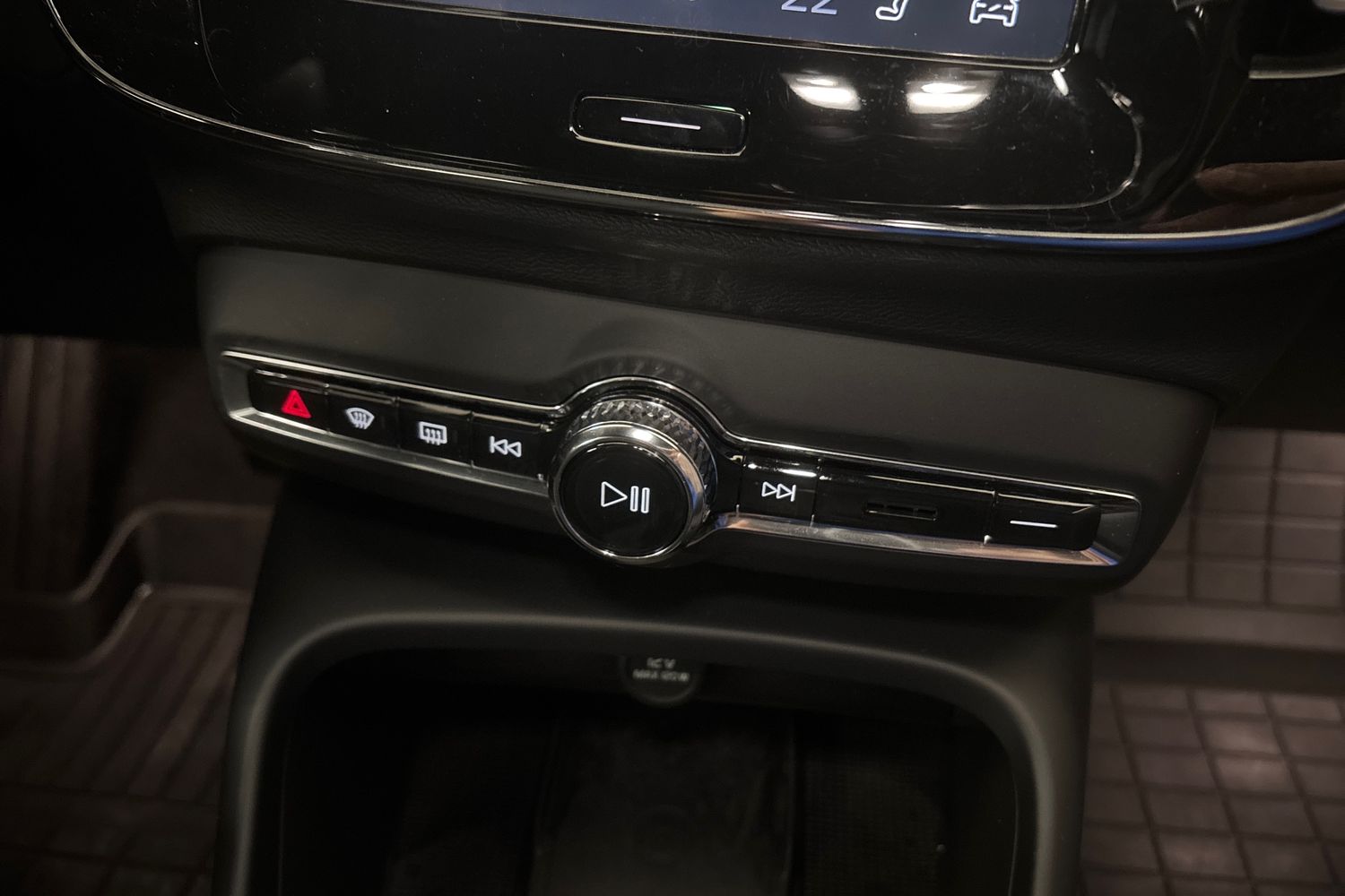 VOLVO XC40 2023