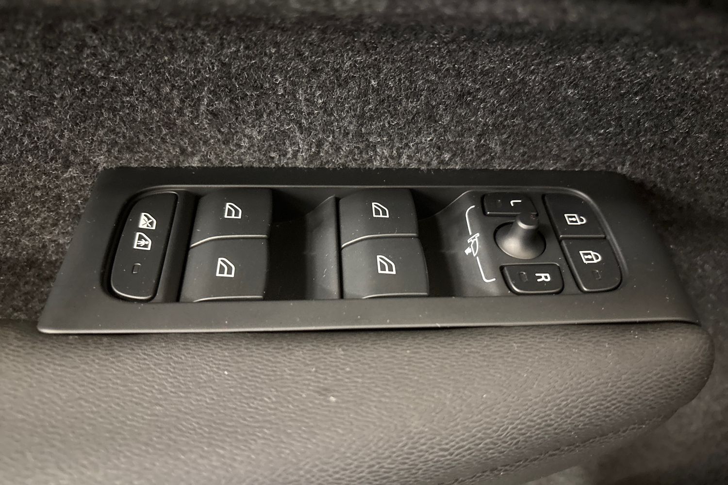 VOLVO XC40 2023