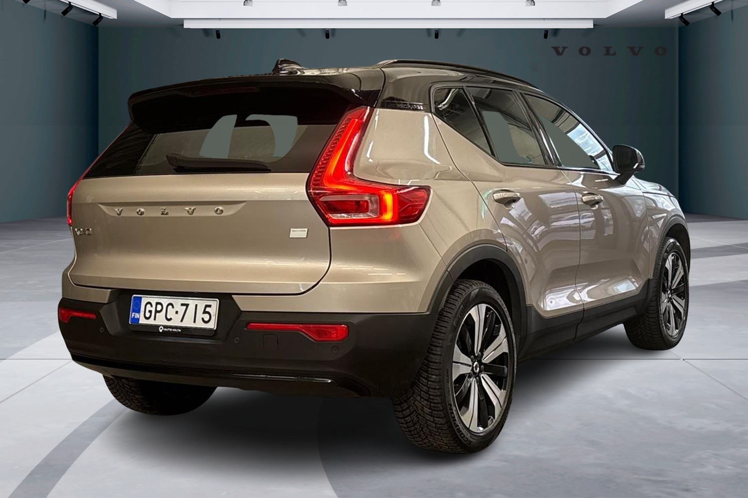 VOLVO XC40 2023