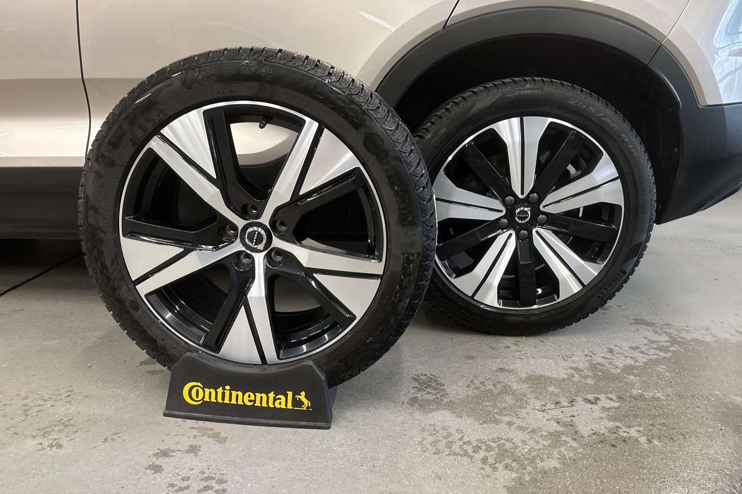 VOLVO XC40 2023