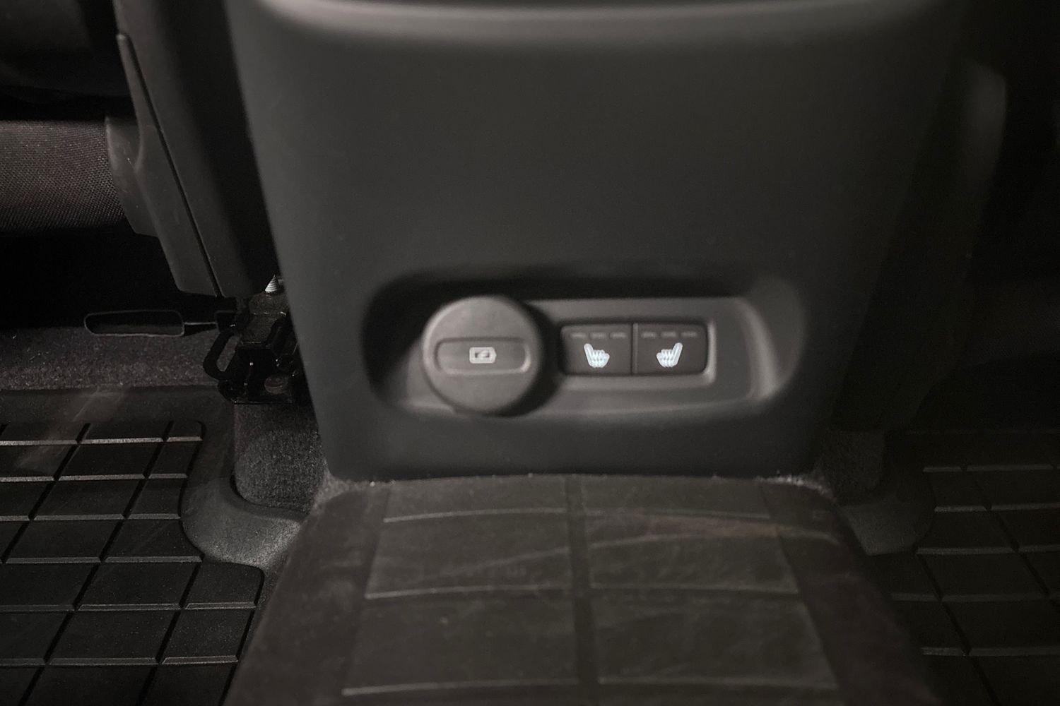 VOLVO XC40 2023