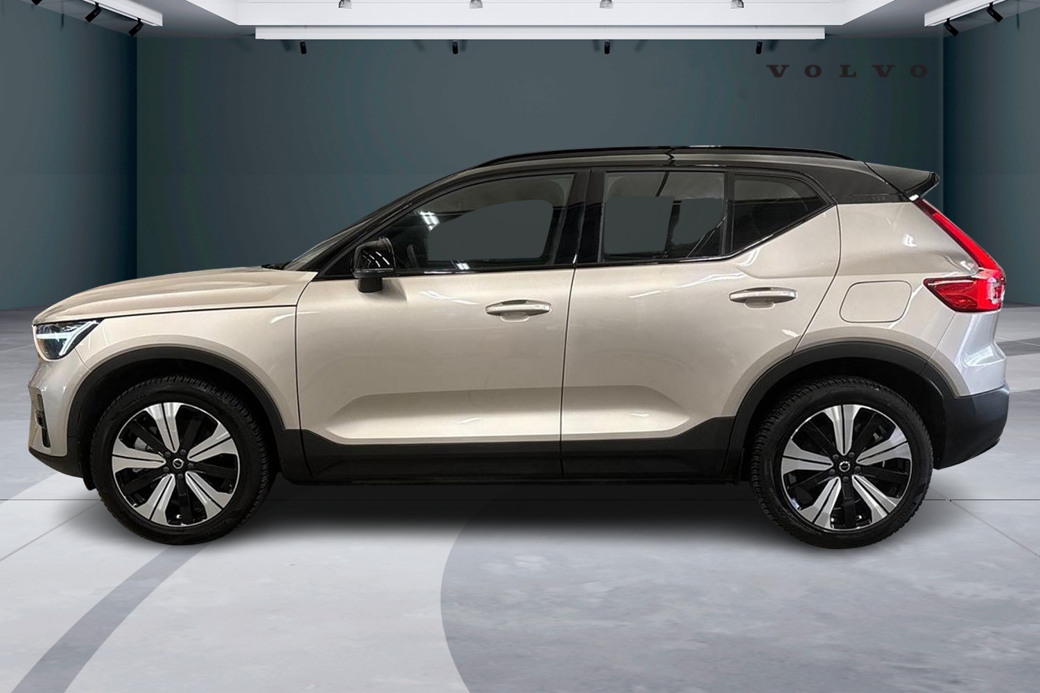 VOLVO XC40 2023