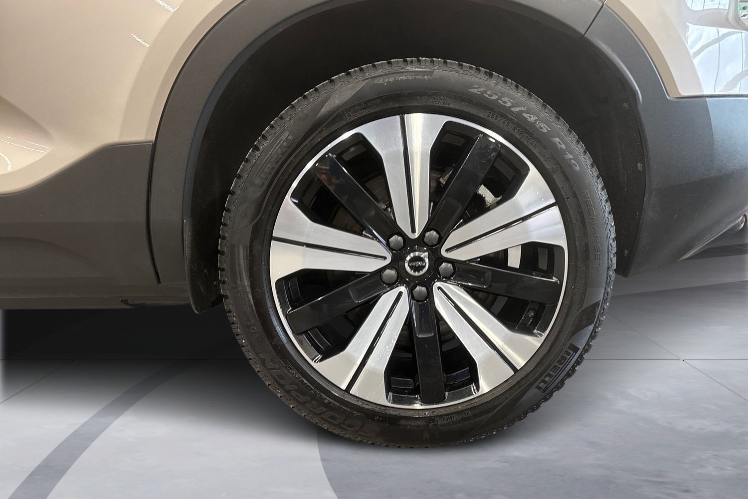 VOLVO XC40 2023