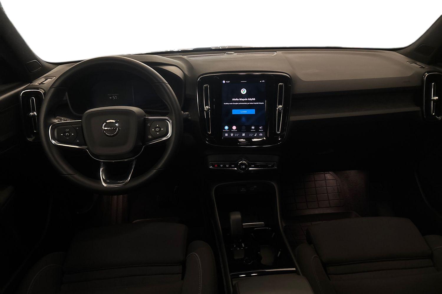 VOLVO XC40 2023