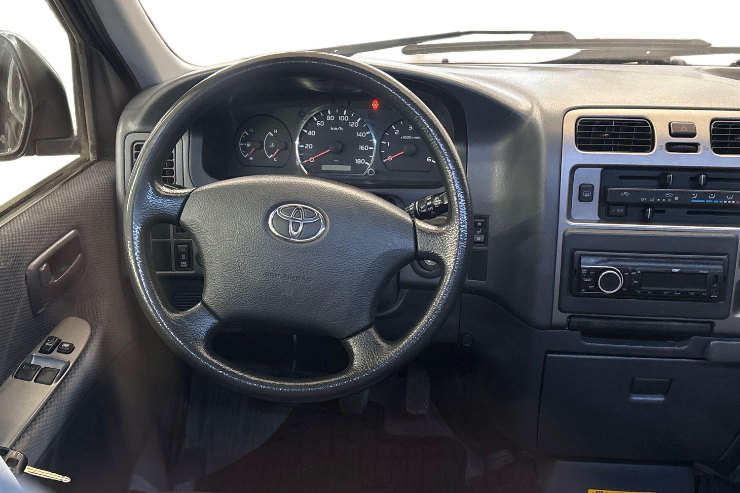 TOYOTA HIACE 2010