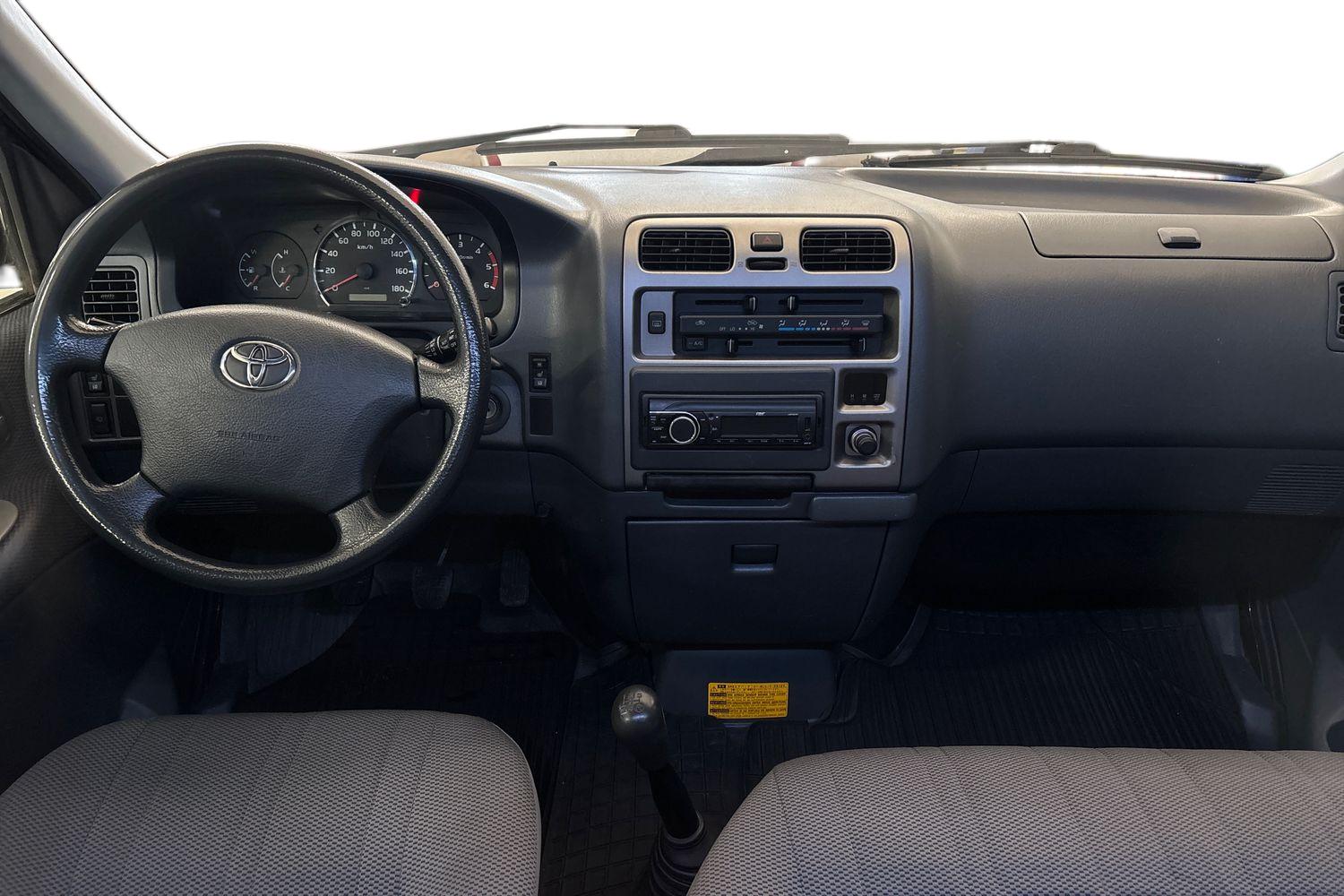 TOYOTA HIACE 2010
