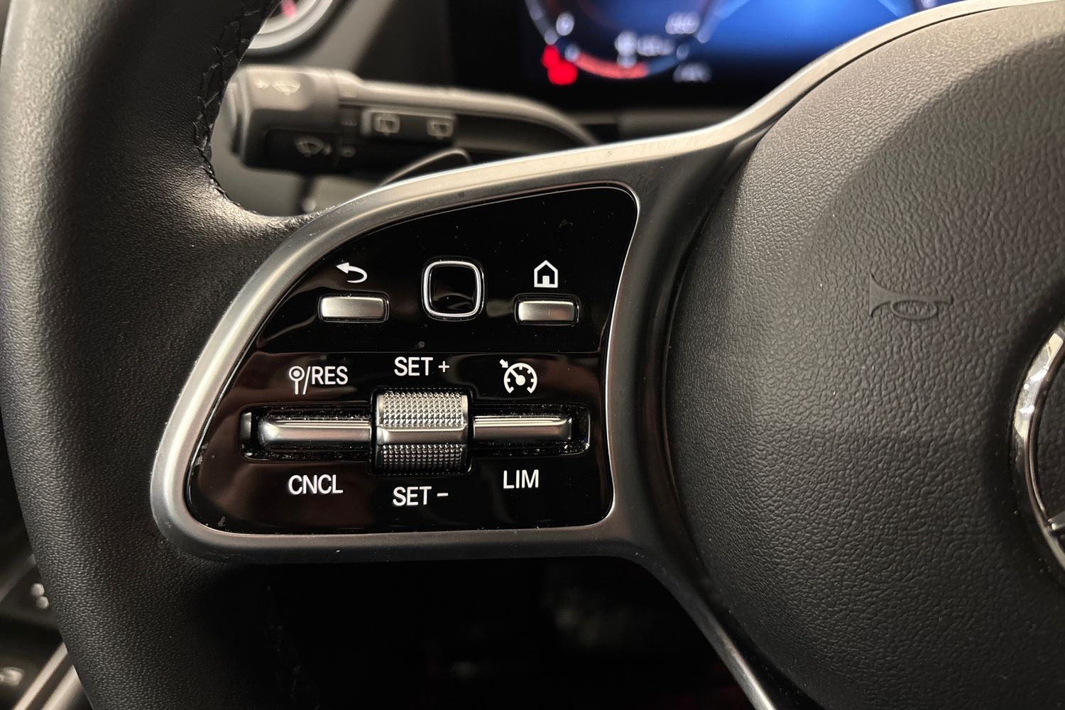 Mercedes-Benz GLA 2023