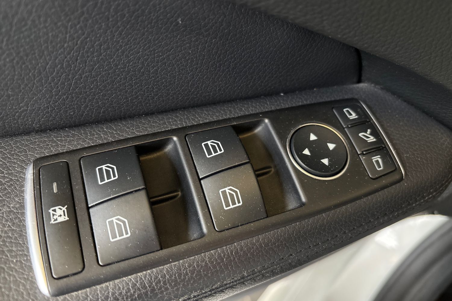 MERCEDES-BENZ E 2015