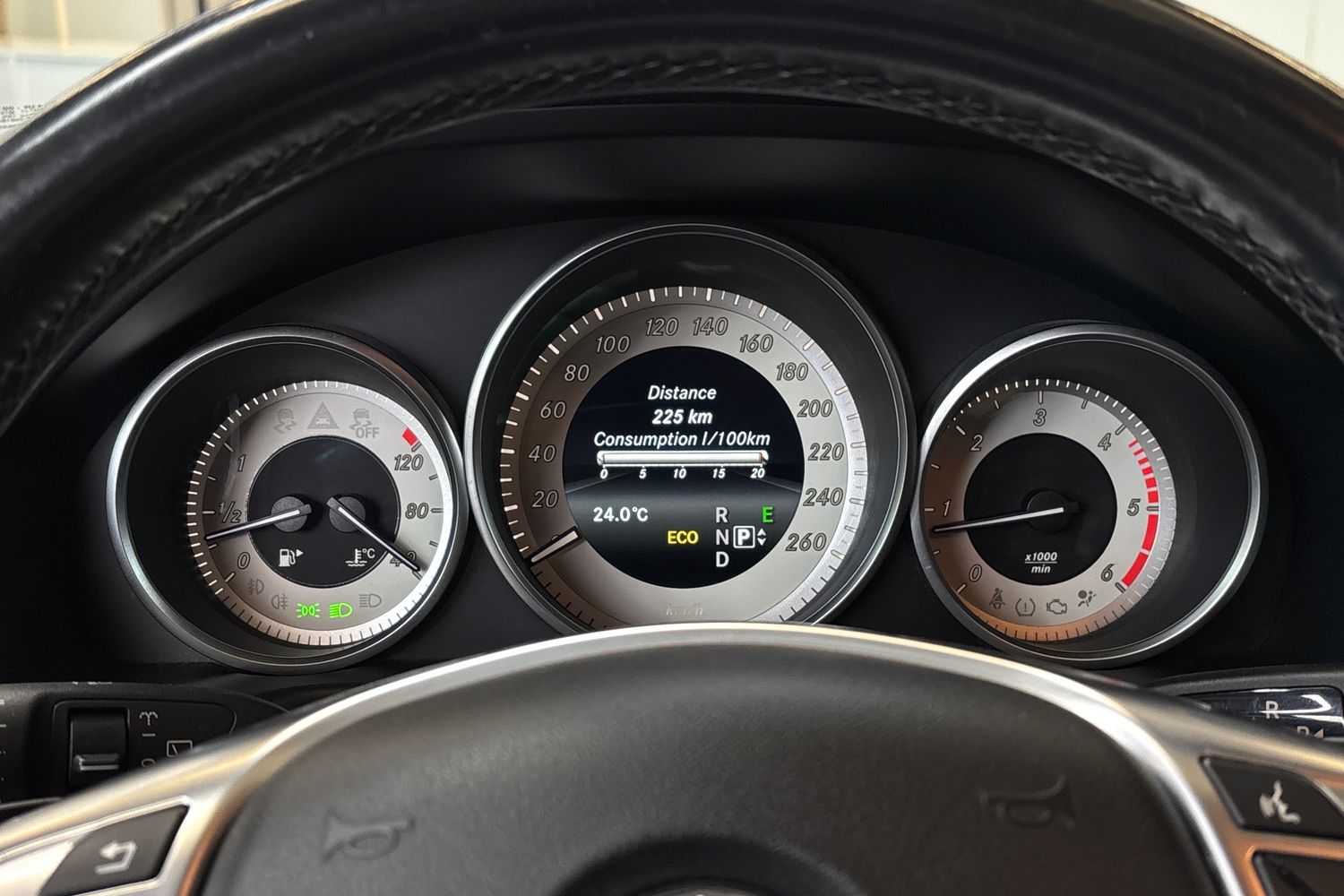 MERCEDES-BENZ E 2015