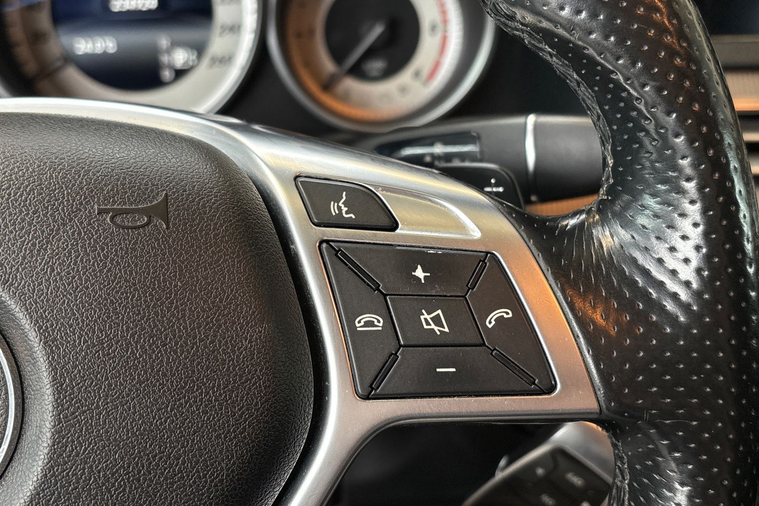 MERCEDES-BENZ E 2015