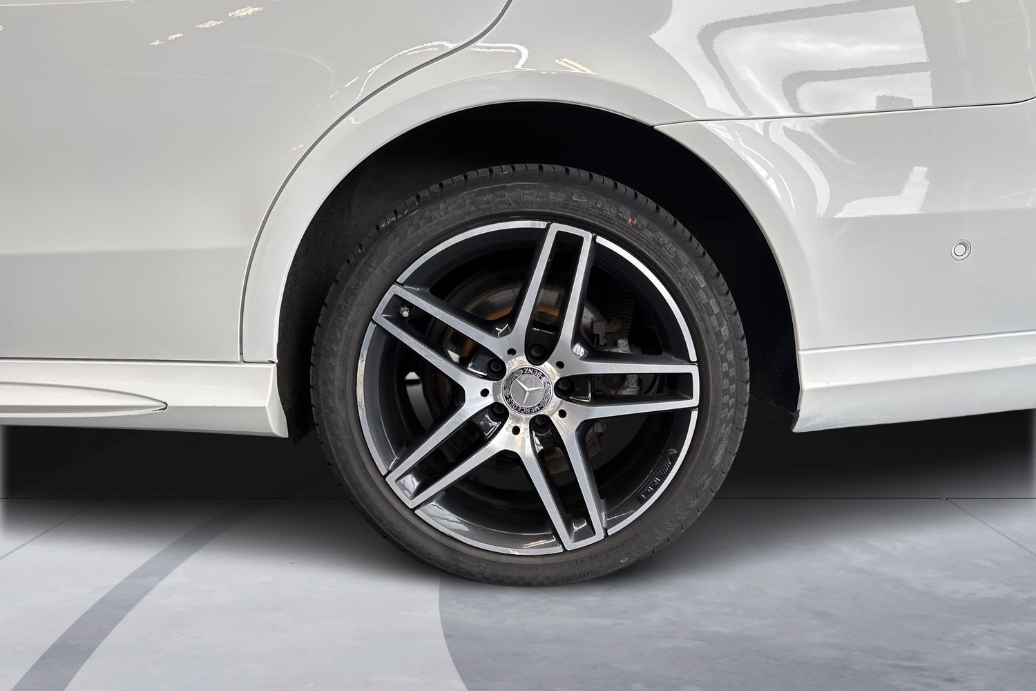 MERCEDES-BENZ E 2015