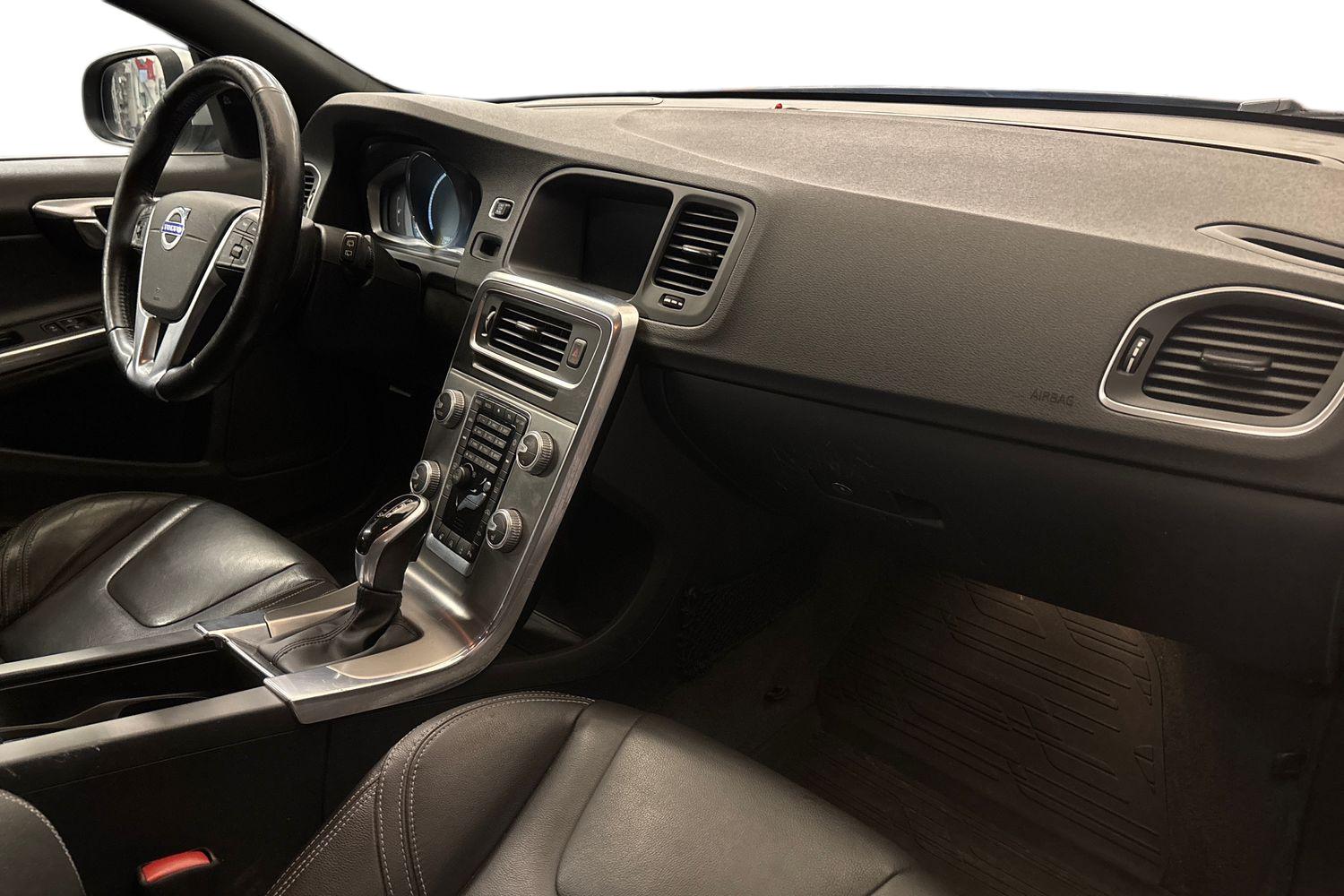 VOLVO V60 2016