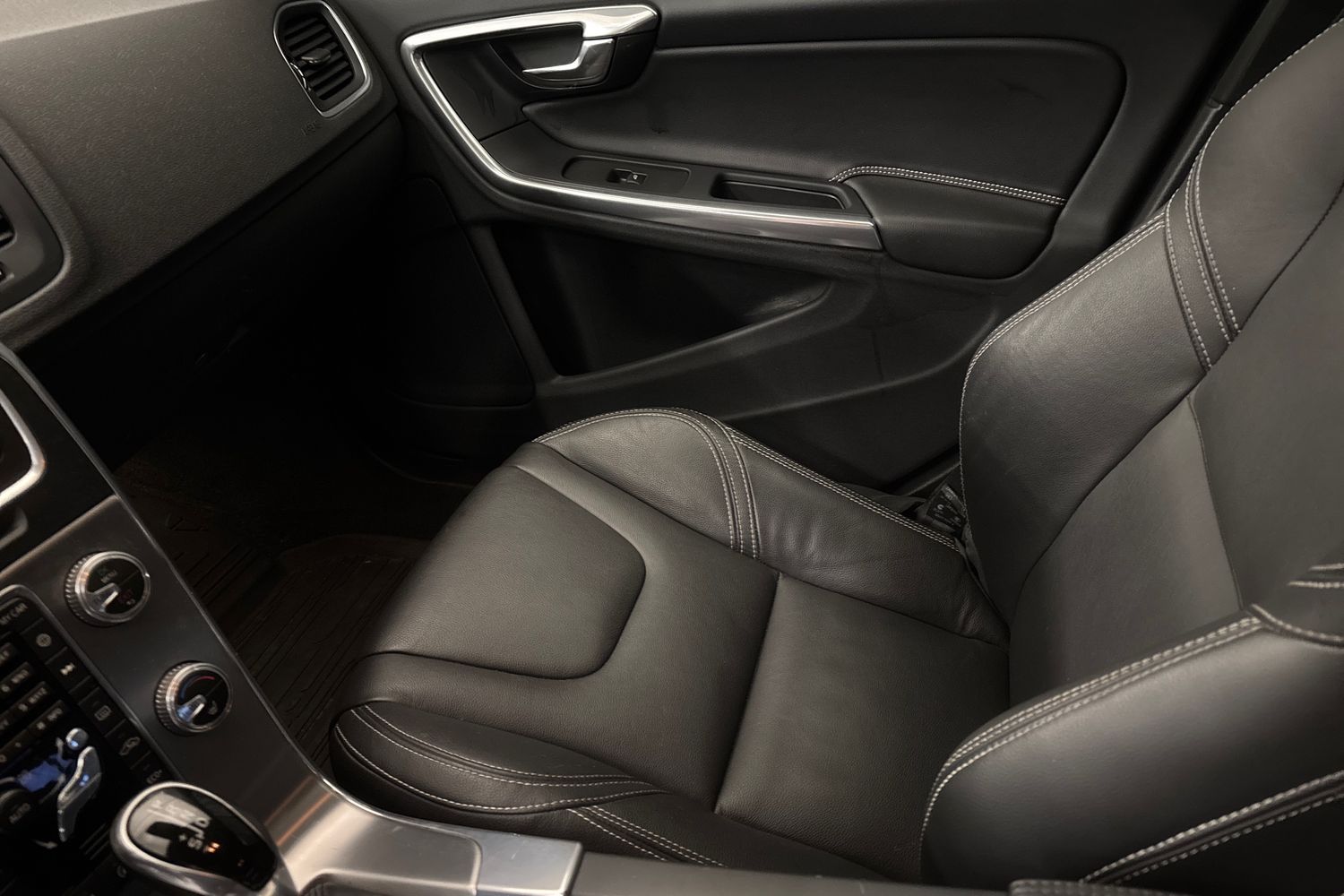 VOLVO V60 2016