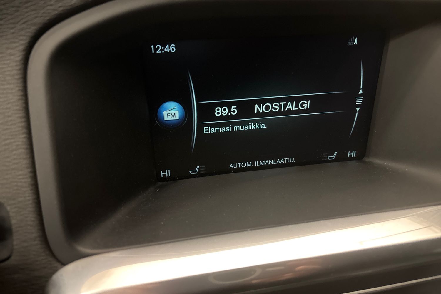 VOLVO V60 2016