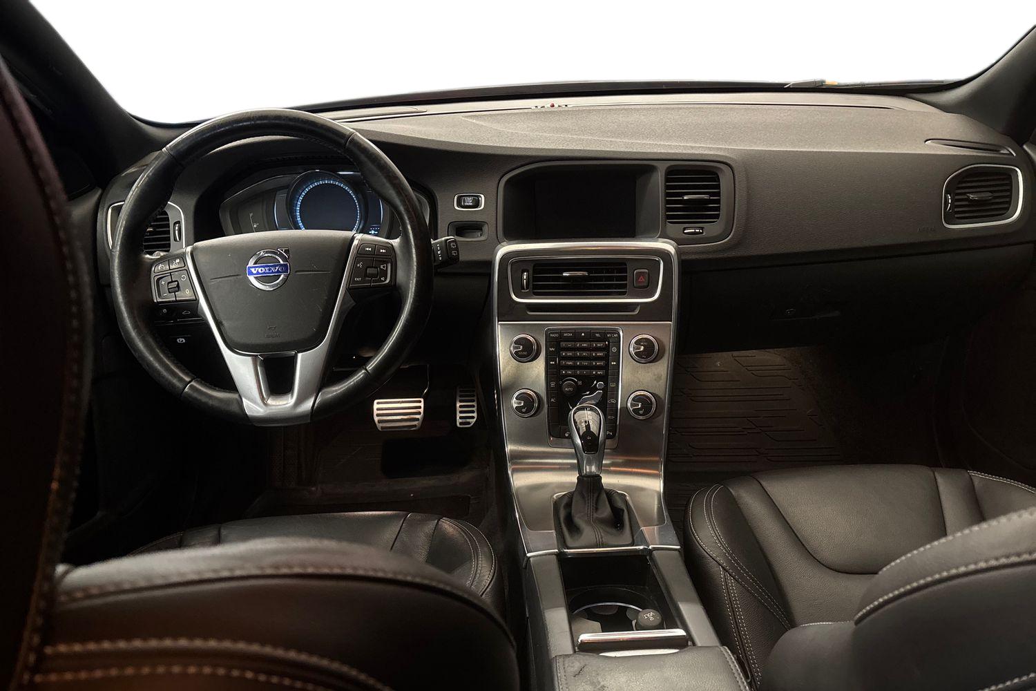 VOLVO V60 2016