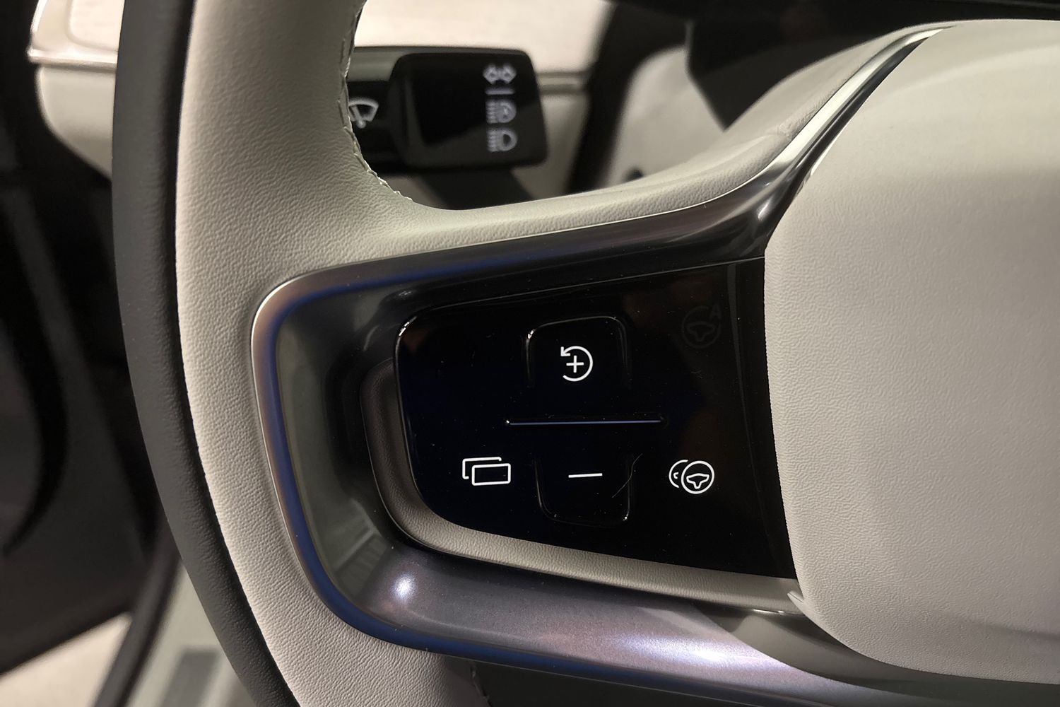 Volvo ES90 18