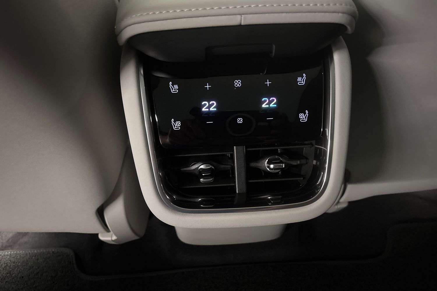 Volvo ES90 23