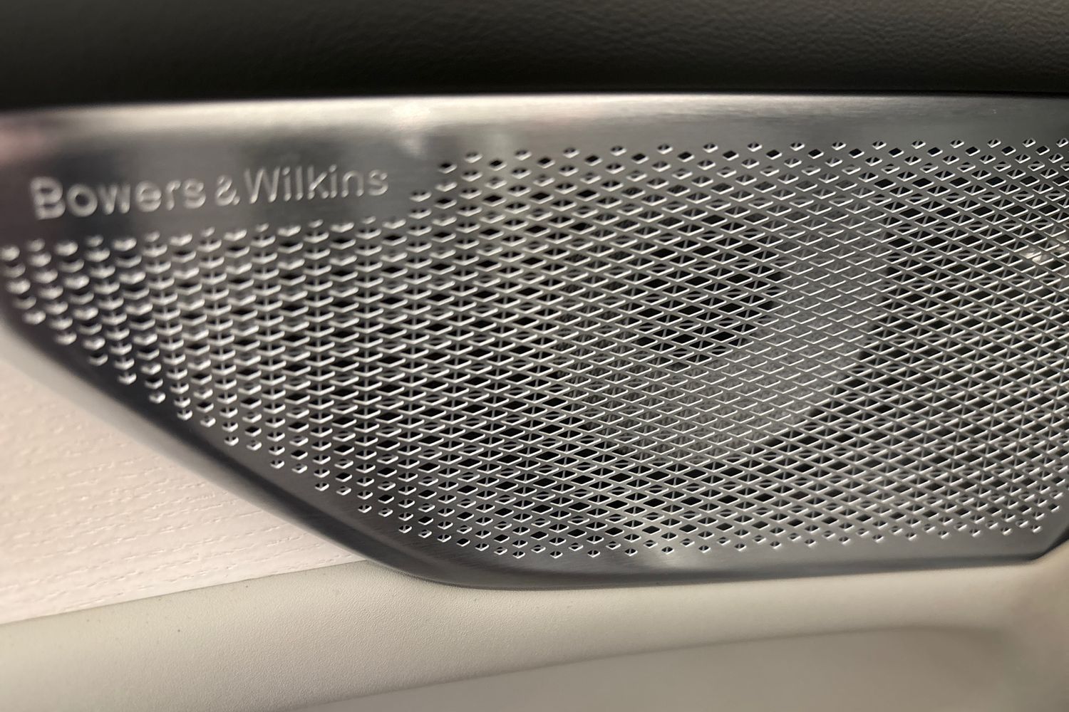 Volvo ES90 29