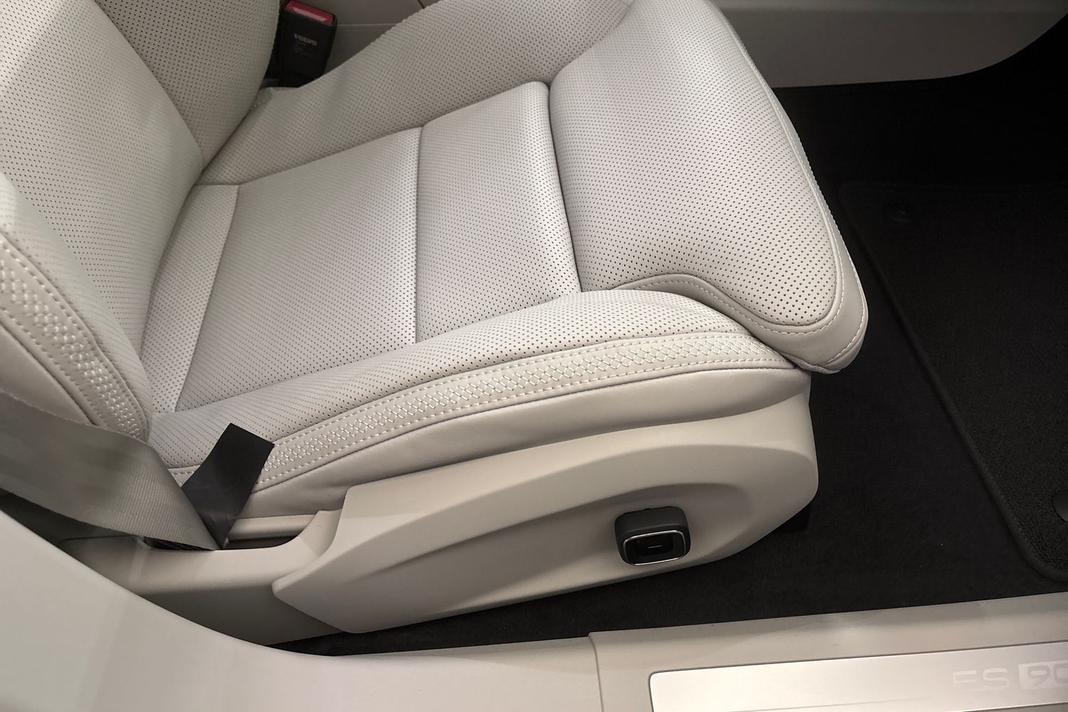 Volvo ES90 32