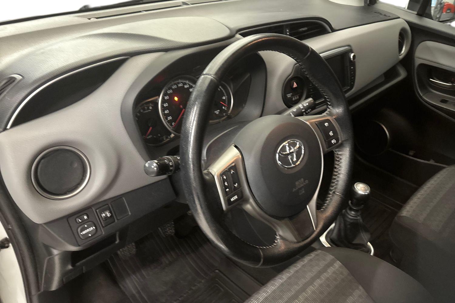 Toyota Yaris 6