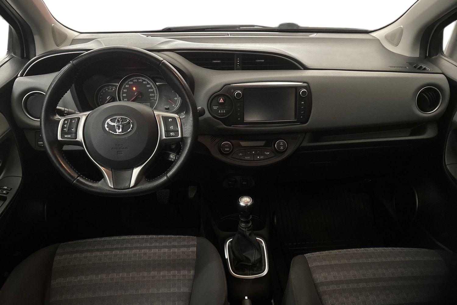 Toyota Yaris 8