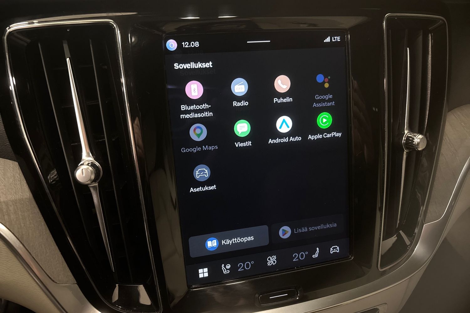 Volvo V60 2024