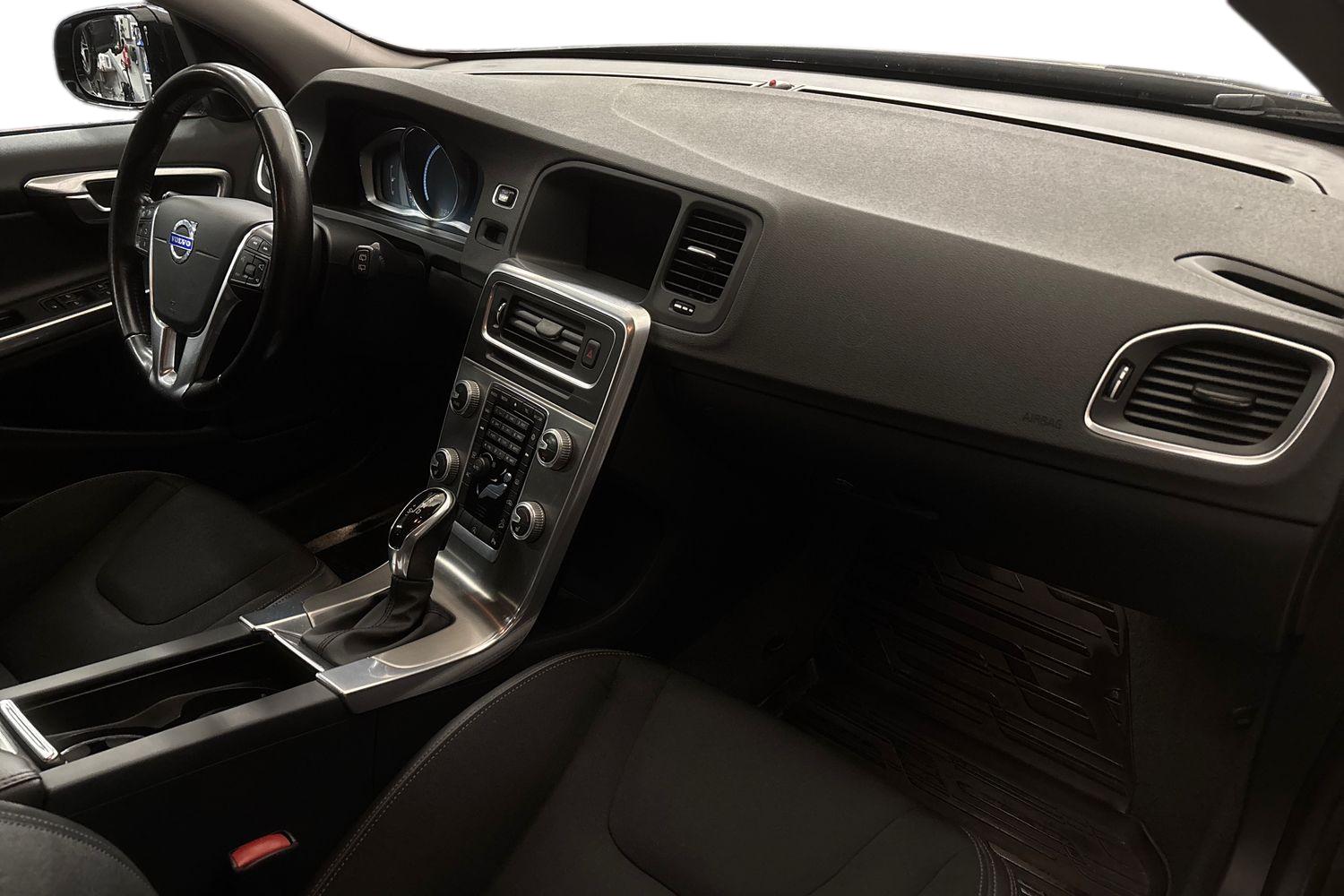 Volvo V60 Cross Country 2015