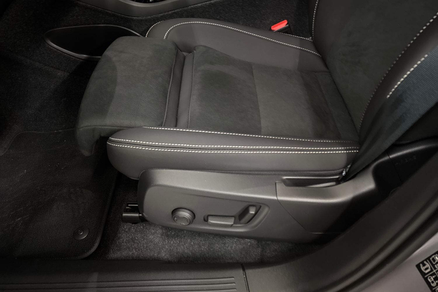 Volvo EX40 2026