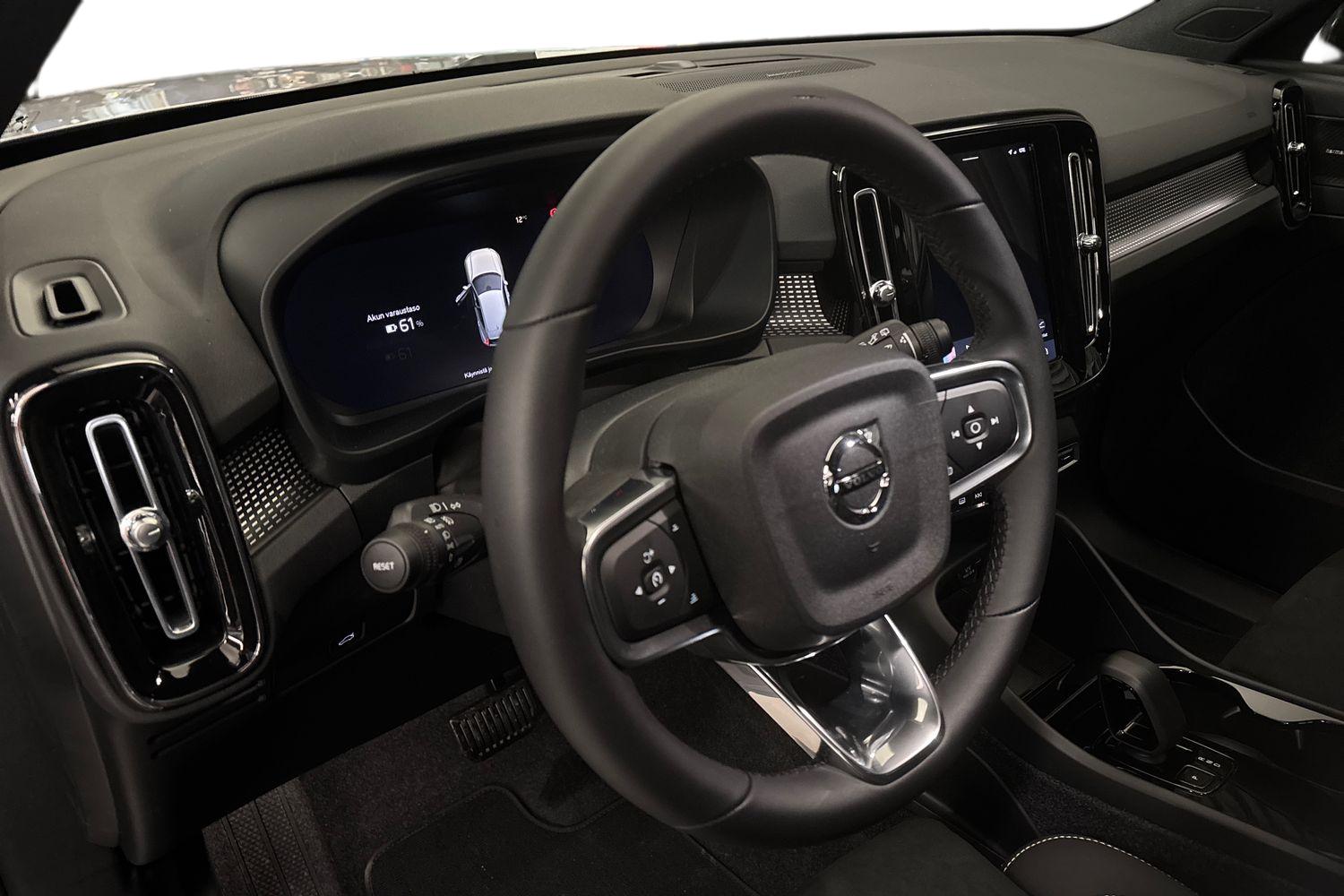 Volvo EX40 2026