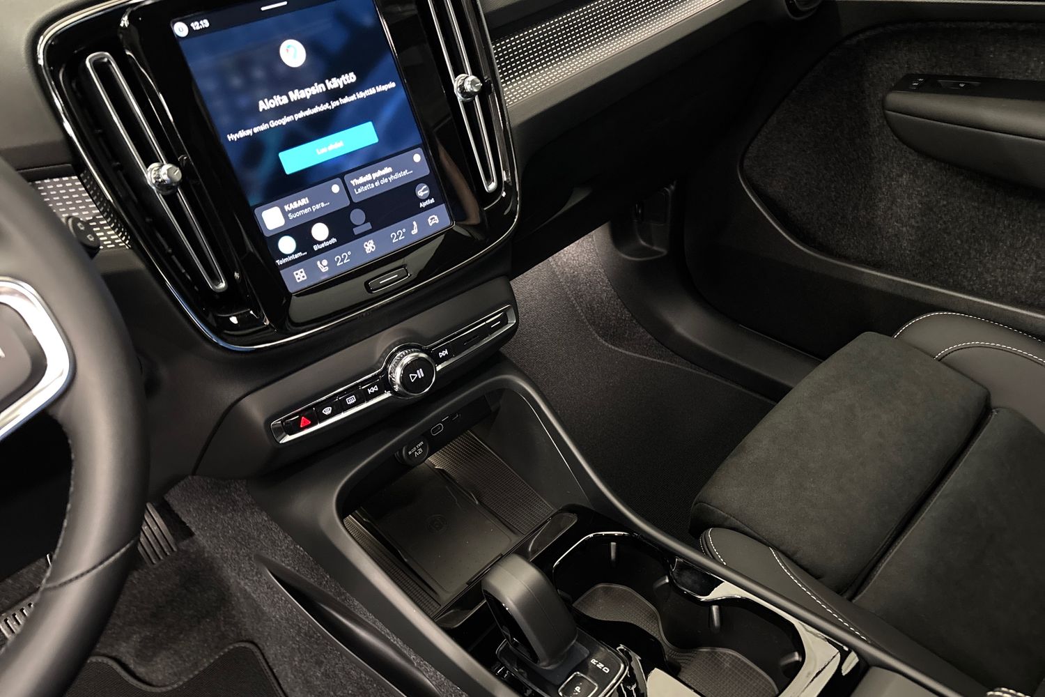 Volvo EX40 11