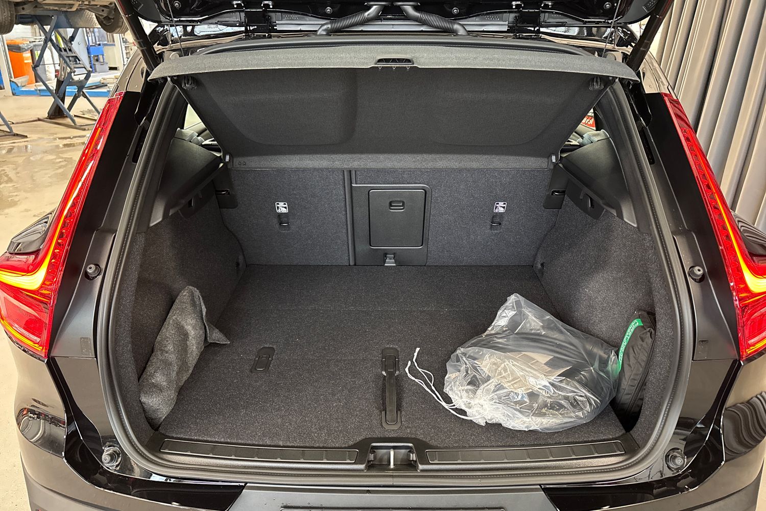 Volvo EX40 22