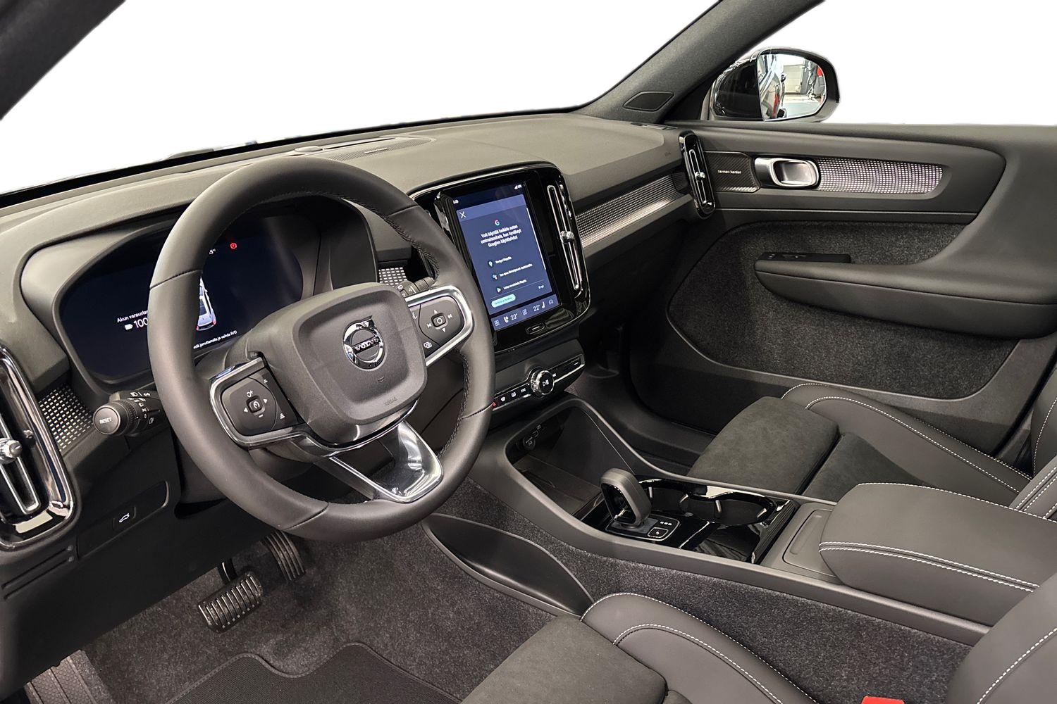 Volvo EX40 7