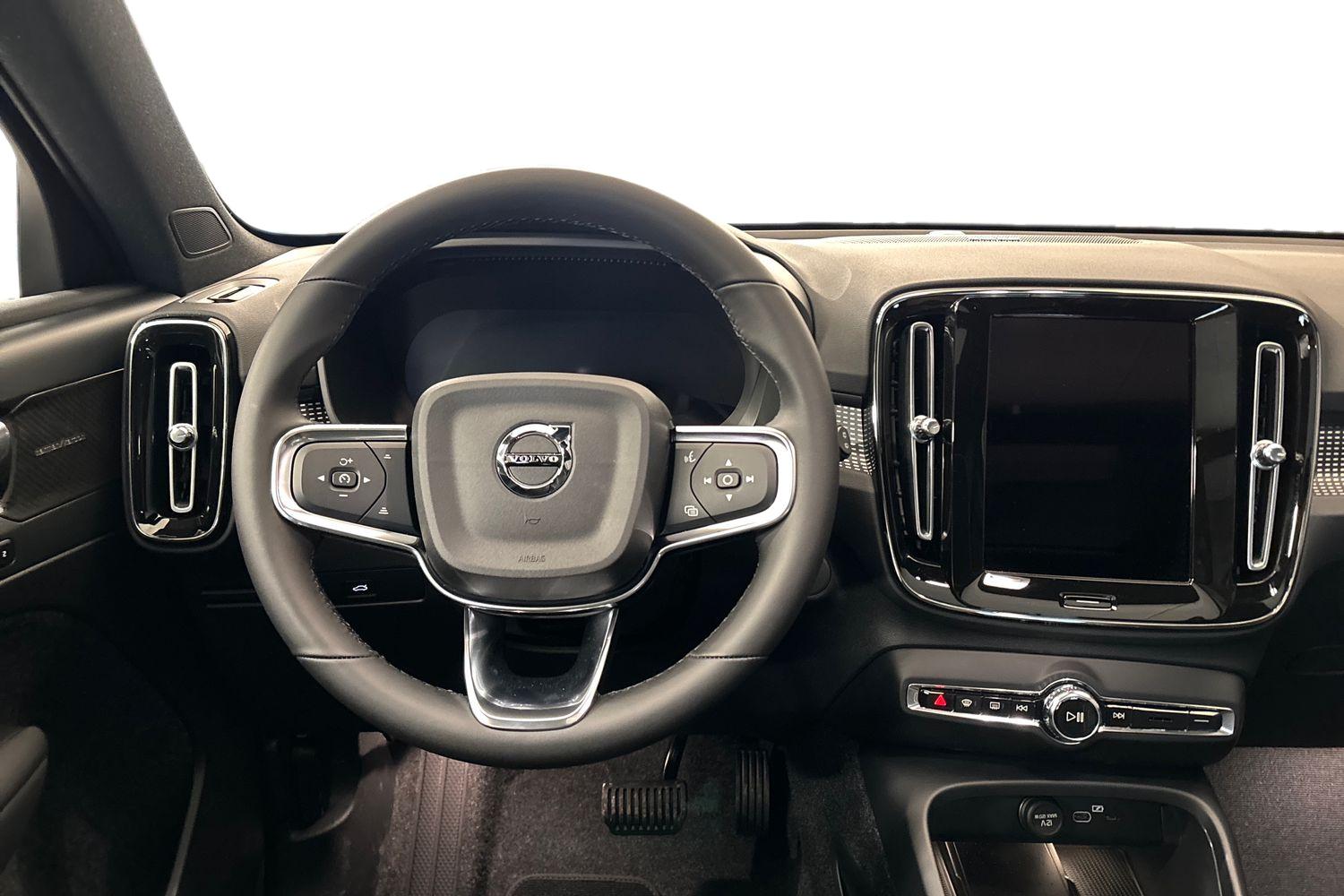 Volvo EX40 8