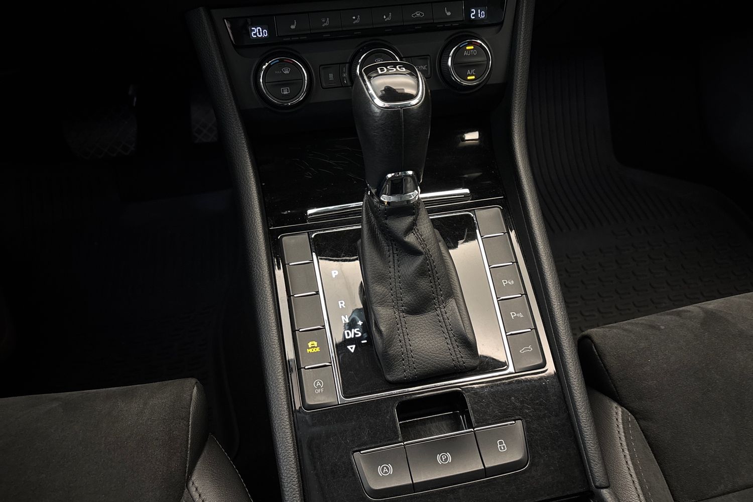SKODA Superb 2016