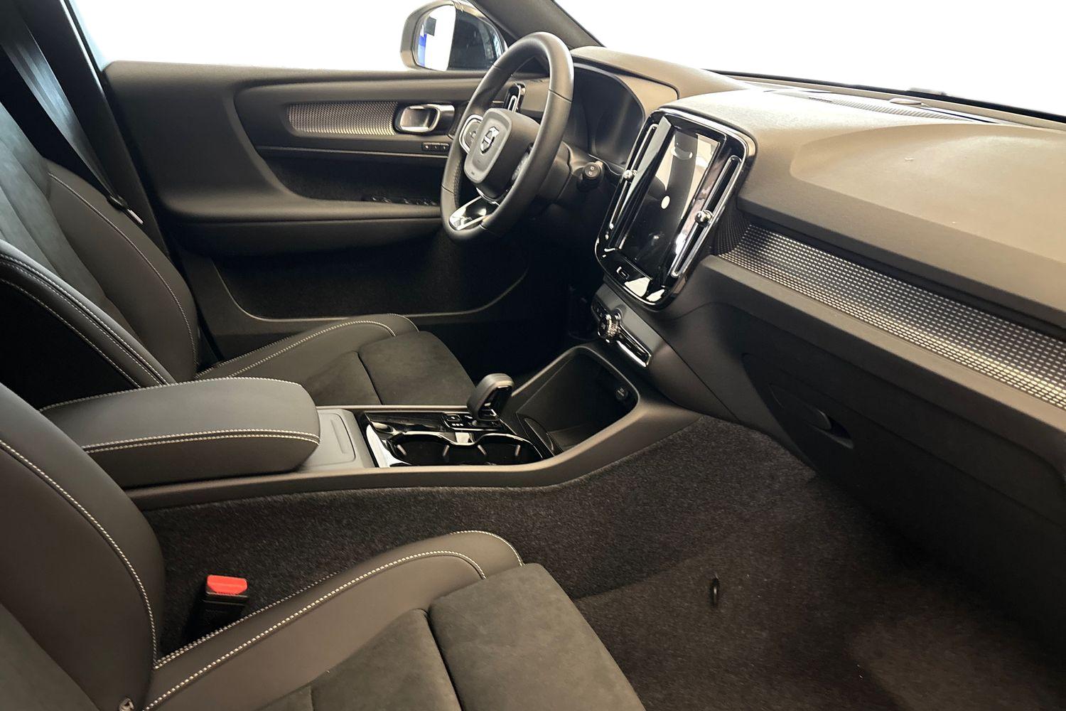Volvo EX40 2026