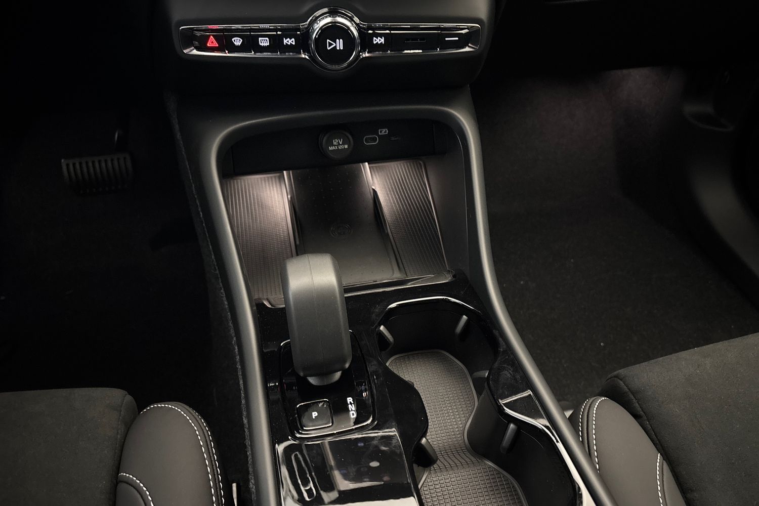 Volvo EX40 2026