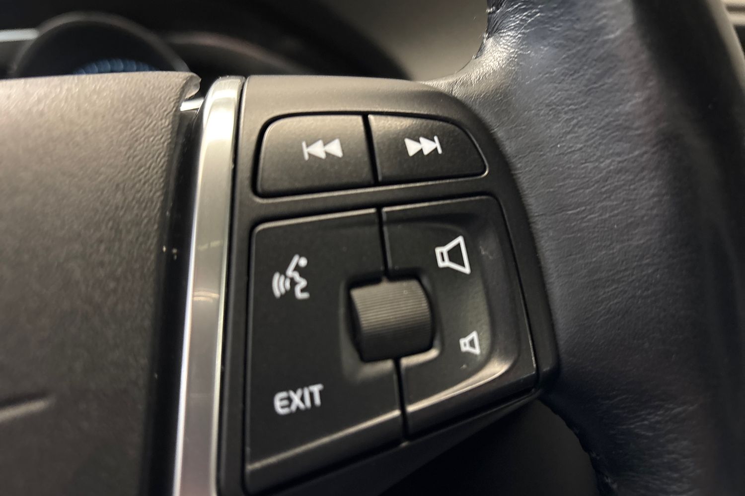 VOLVO V60 2015