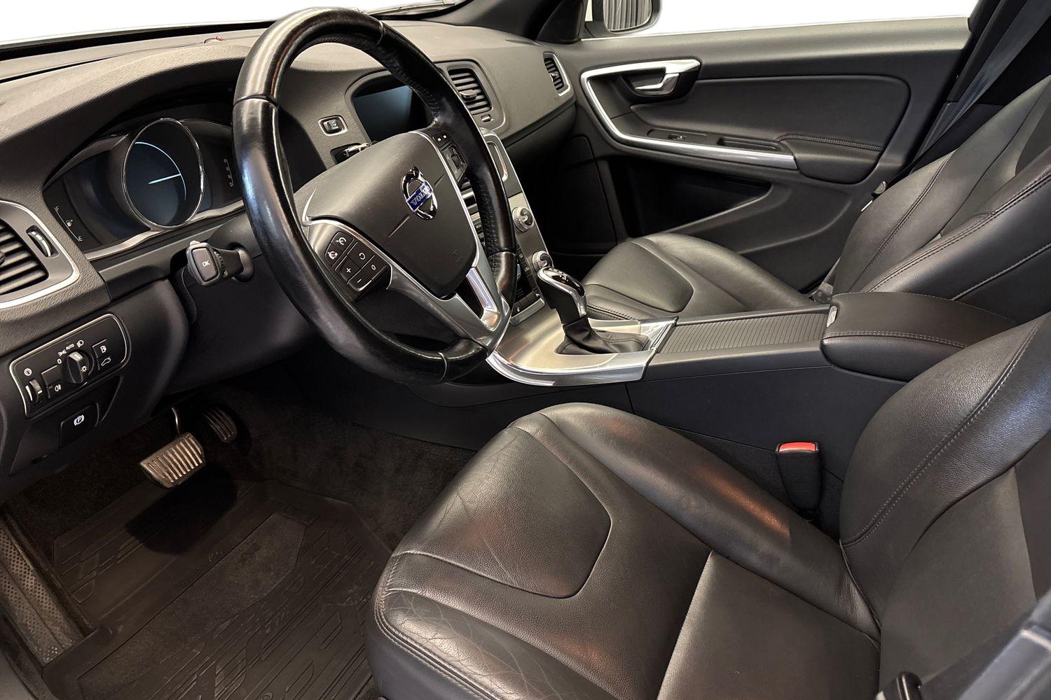 VOLVO V60 2015