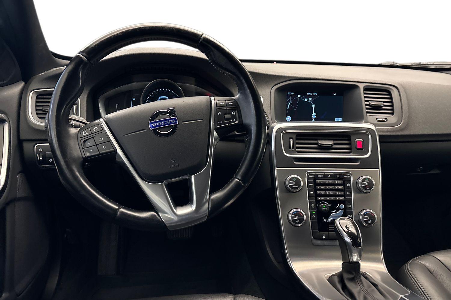 VOLVO V60 2015