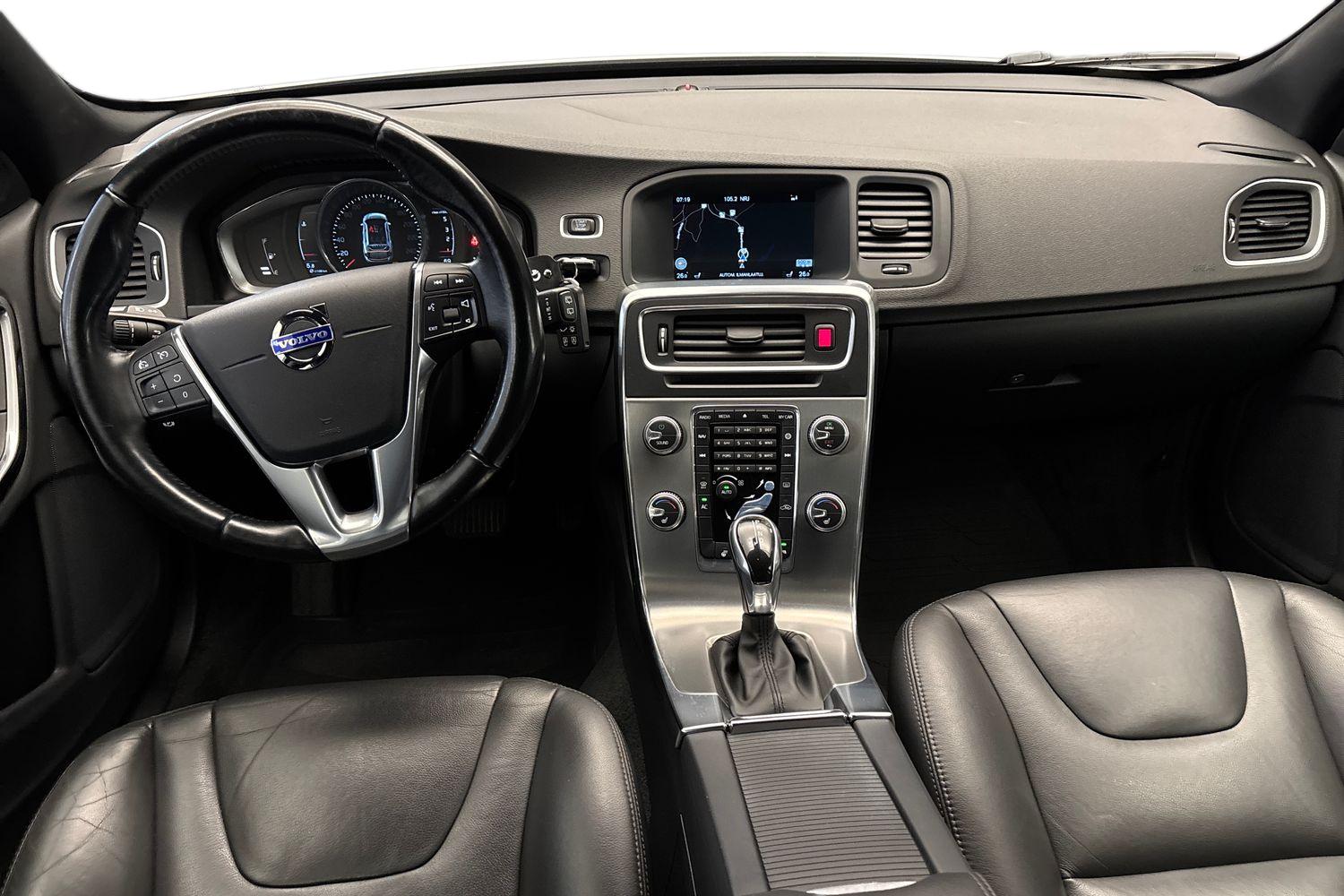 VOLVO V60 2015