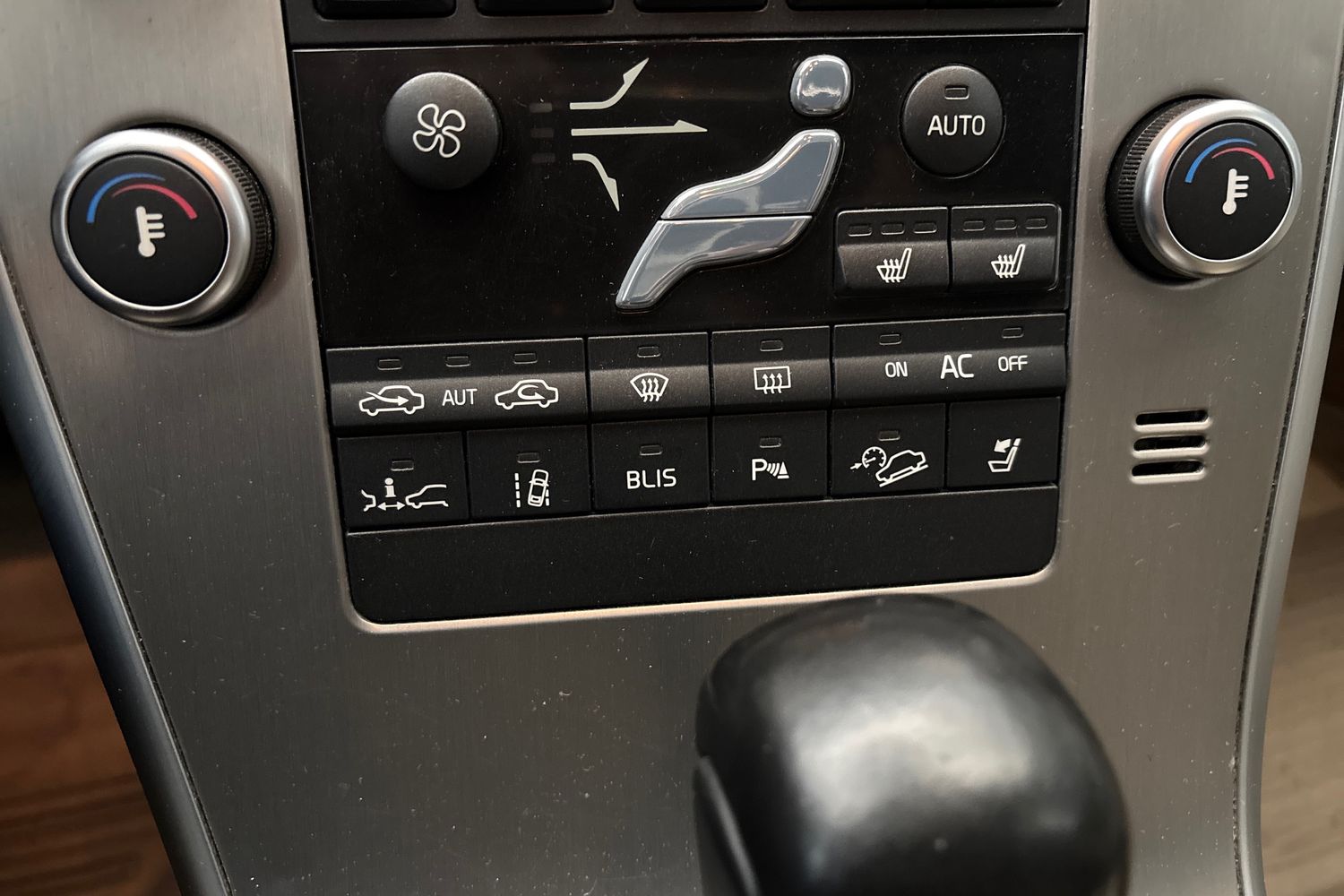 VOLVO XC60 2010