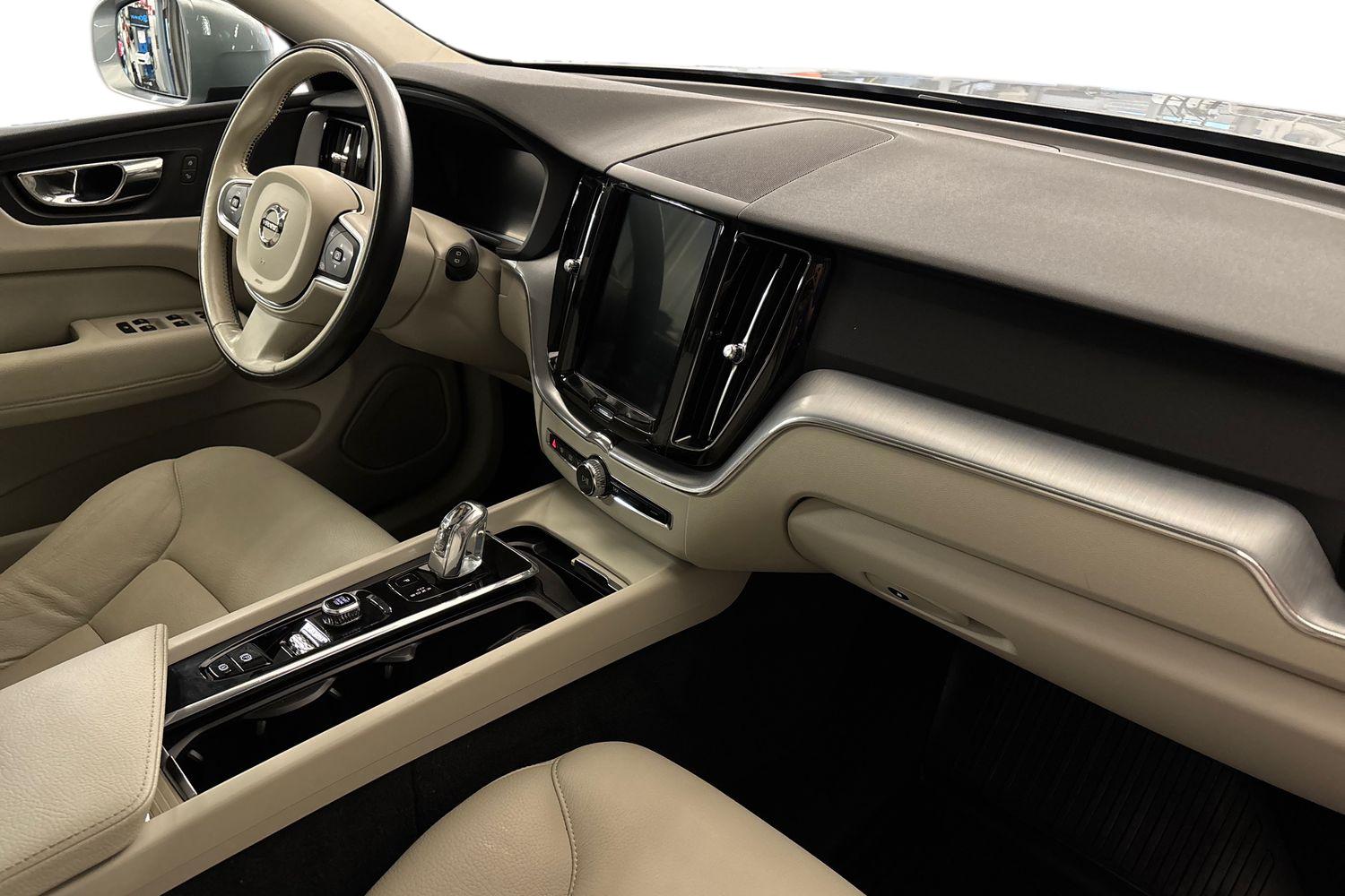 VOLVO XC60 2018