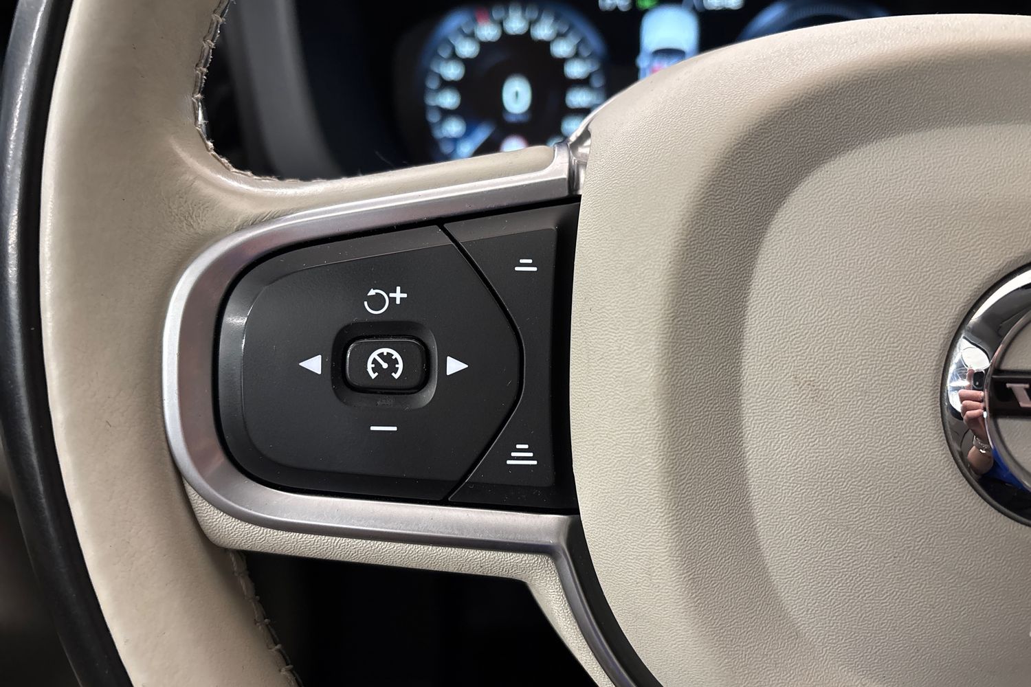 VOLVO XC60 2018