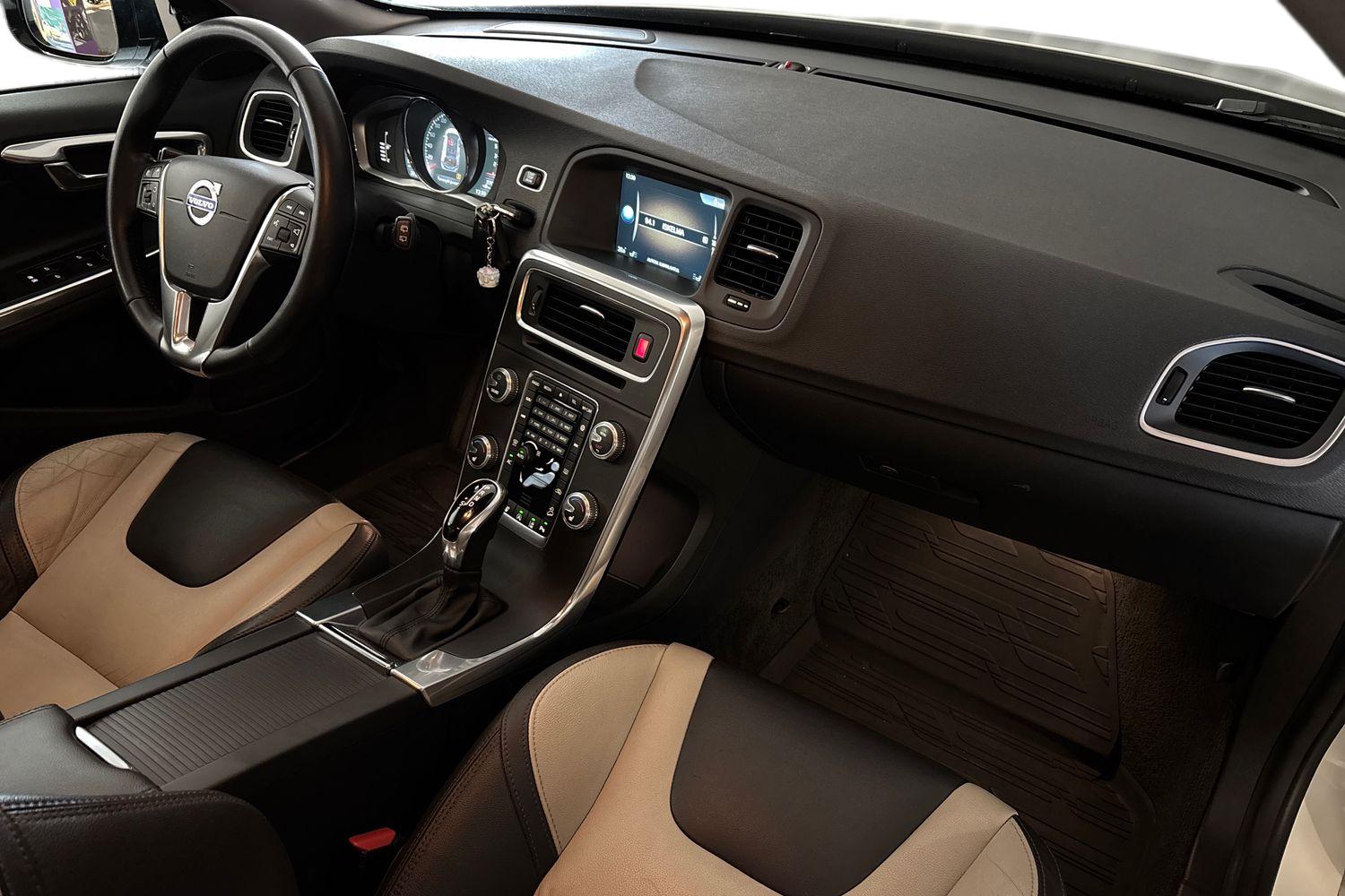 Volvo V60 Cross Country 2016