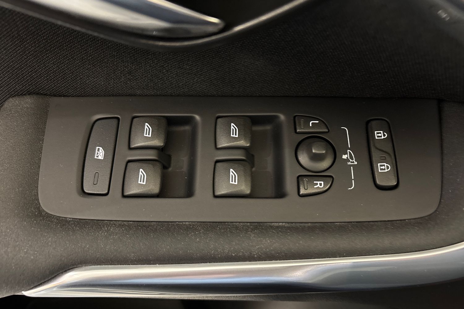 VOLVO V40 2016