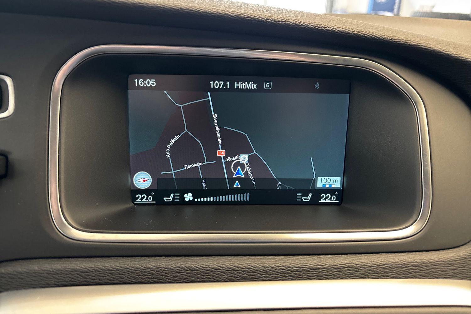 VOLVO V40 2016