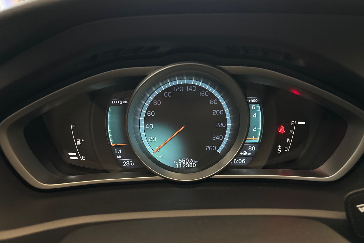 VOLVO V40 2016