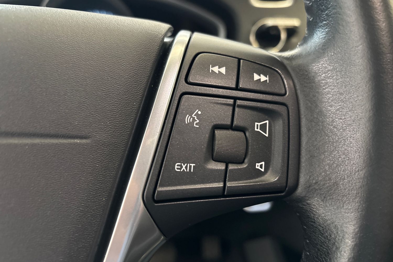 VOLVO V40 2016