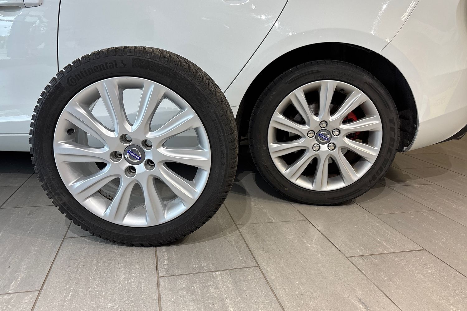VOLVO V40 2016